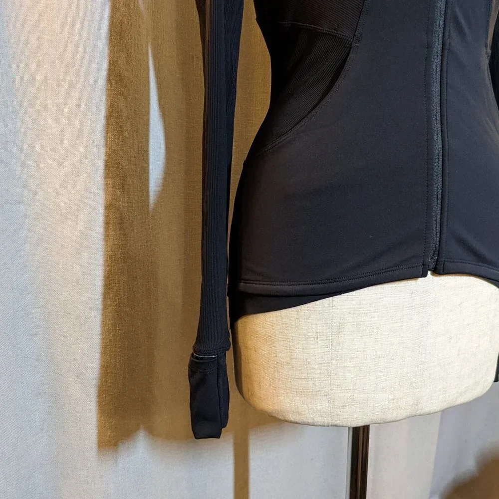 Lululemon Far and Free Nulux Black Slimming Running Jacket Hood Size 4